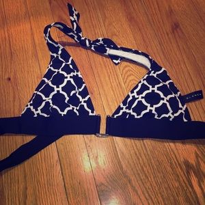 Black and Whits Clasp Top